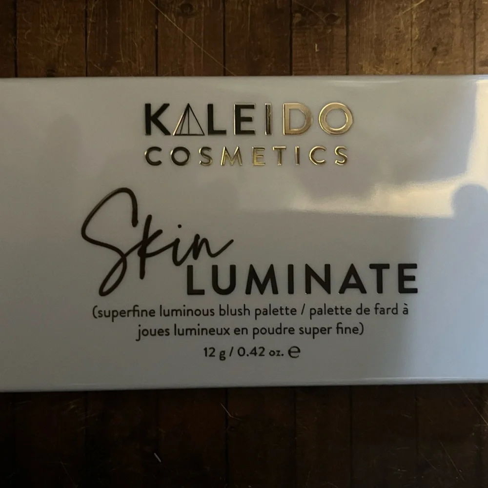 Skinluminate - Superfine Luminous Blush Palette NWT full size make up palette